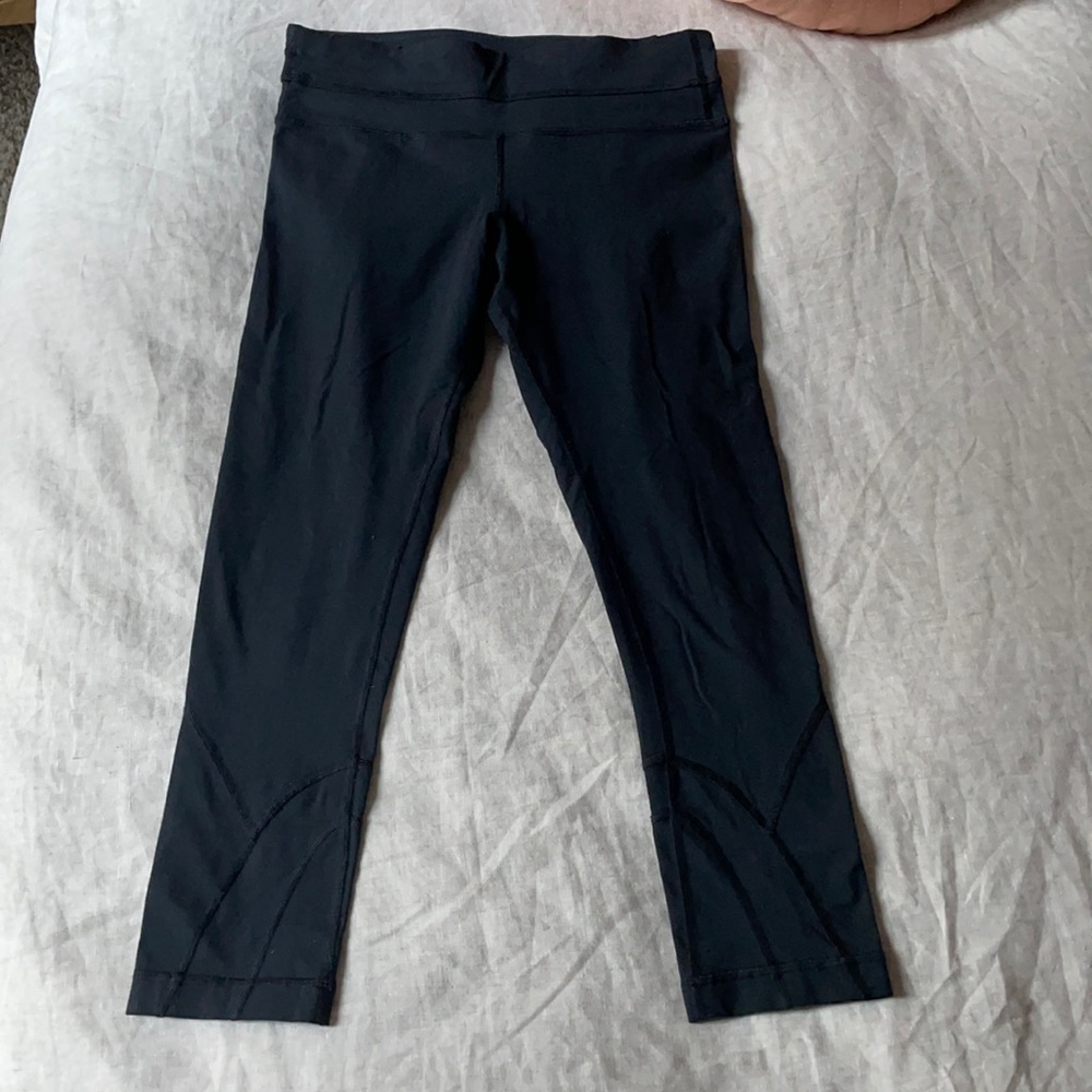 Lululemon Cropped Leggings Size 4 - Picture 1 of 2